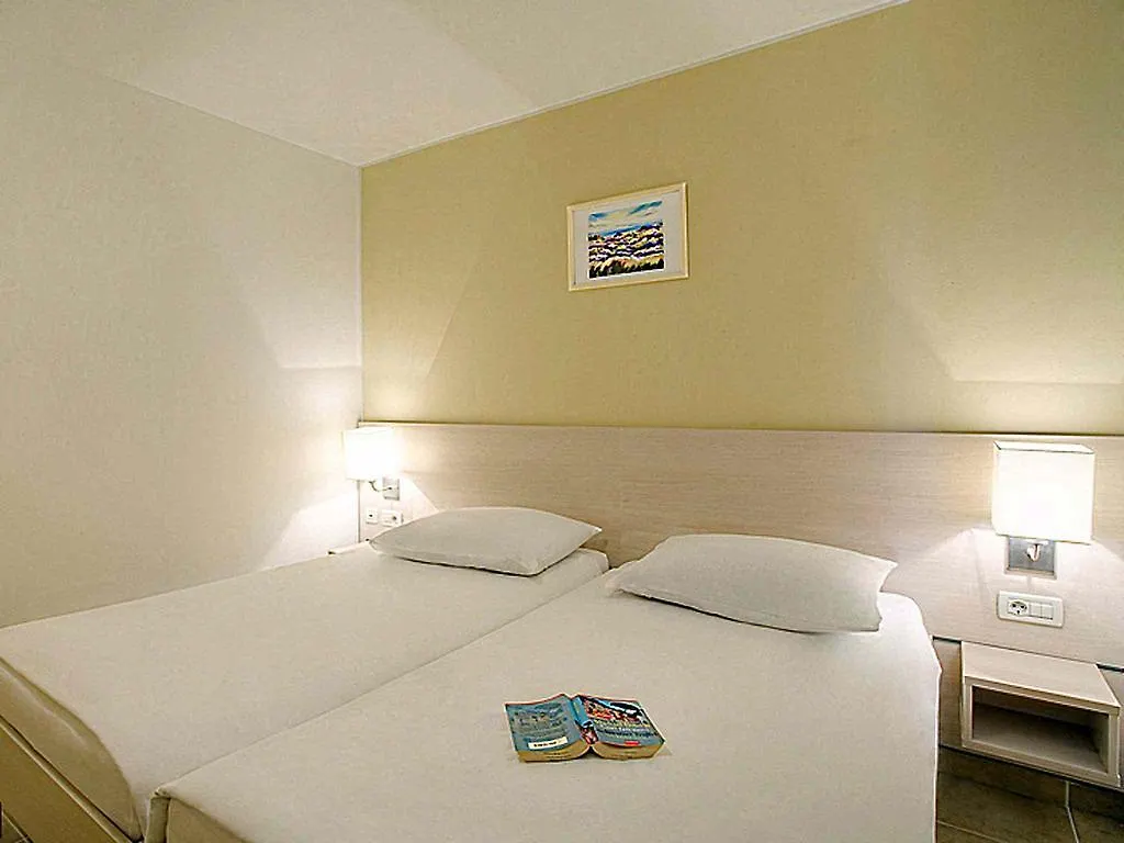 Eurocamp Mobile Homes At Fkk Nudist Campsite Solaris Tar-Vabriga