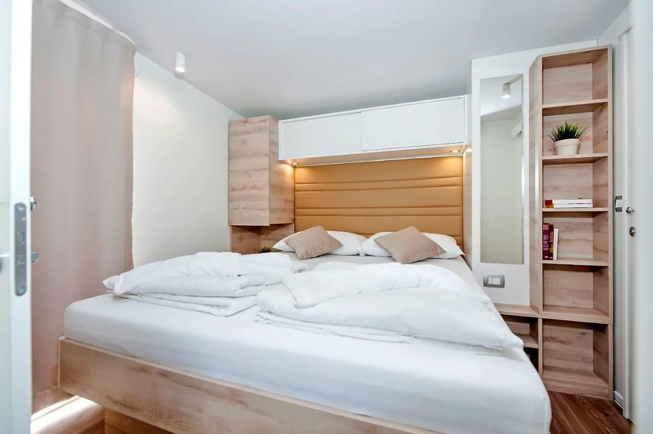 *** Feriepark Eurocamp Mobile Homes At Fkk Nudist Campsite Solaris Tar-Vabriga Kroatien